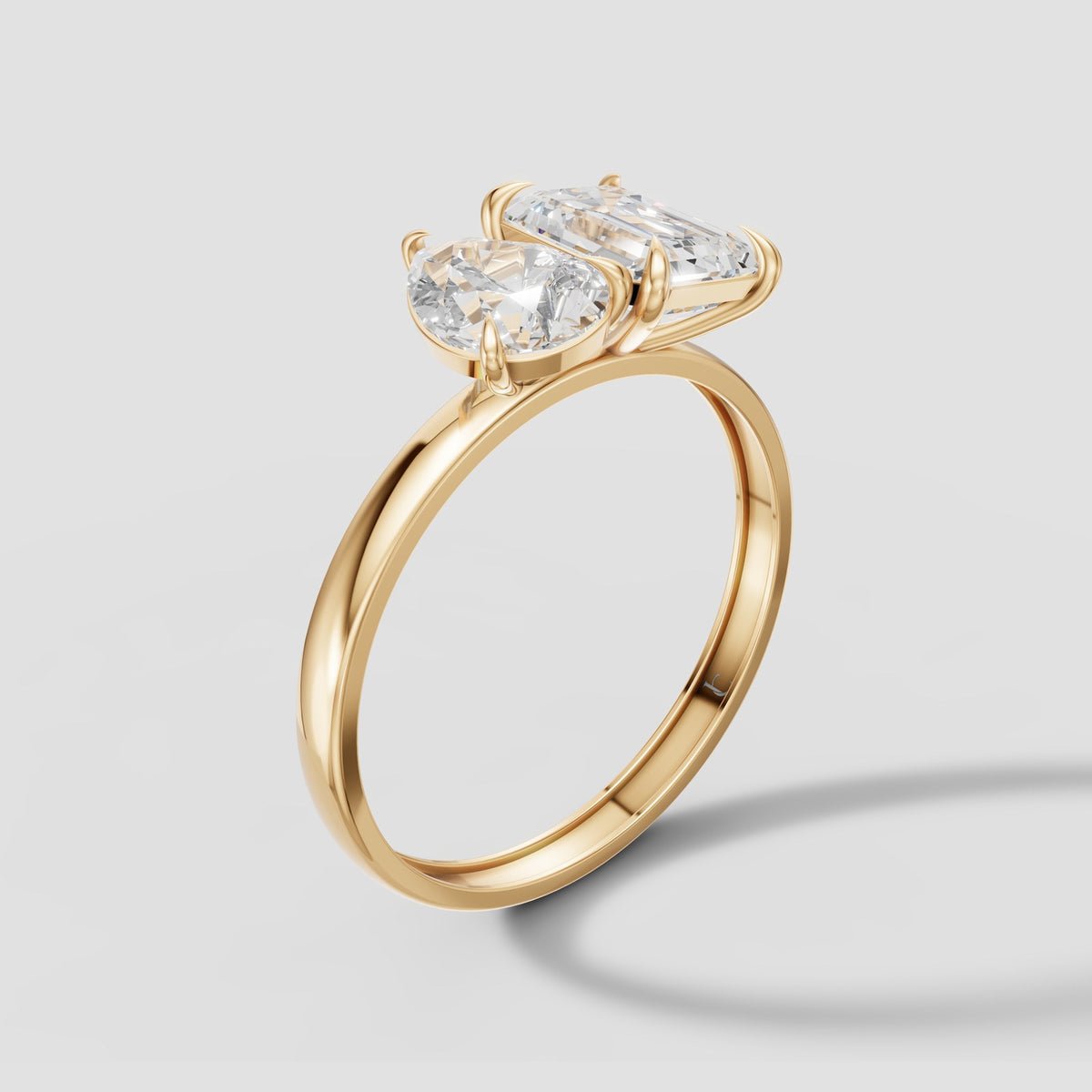 Duet Pear and Emerald Ring in Yellow Gold