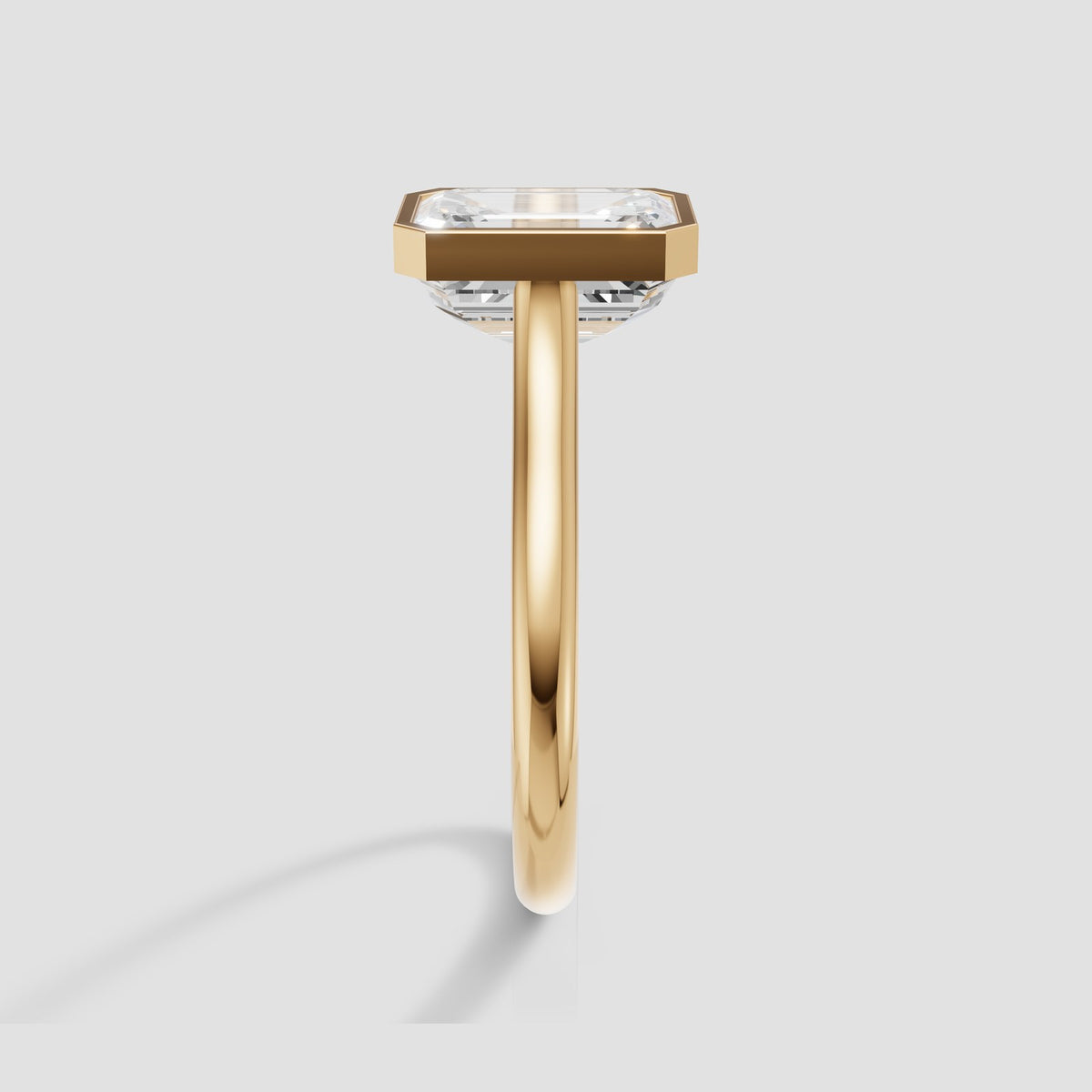 Edith Emerald Bezel in Yellow Gold