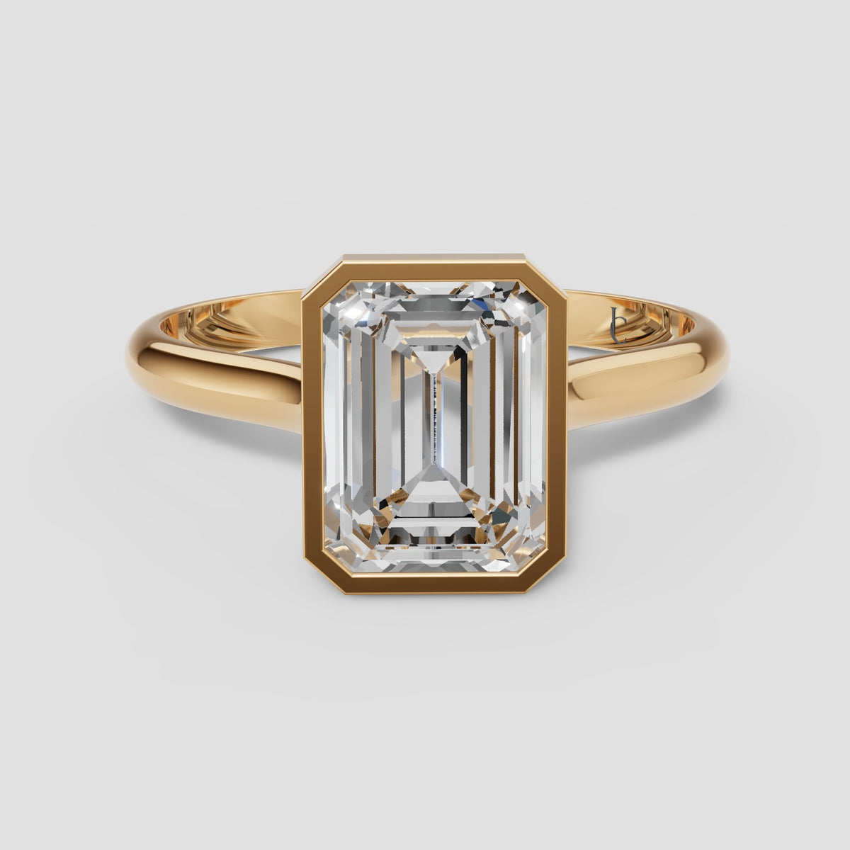 Edith Emerald Bezel in Yellow Gold