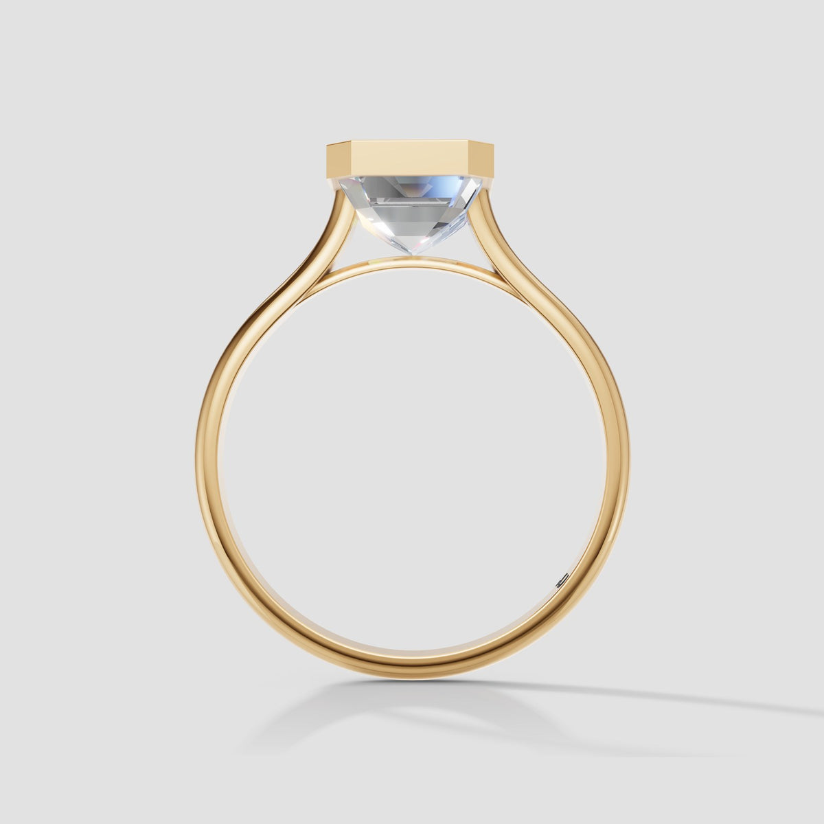 Edith Emerald Bezel in Yellow Gold
