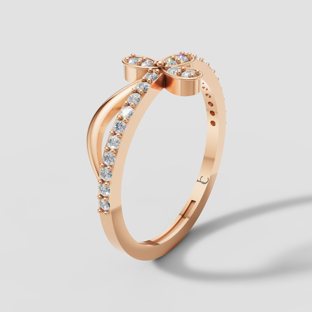 Fleur Clover Pave Ring in Rose Gold