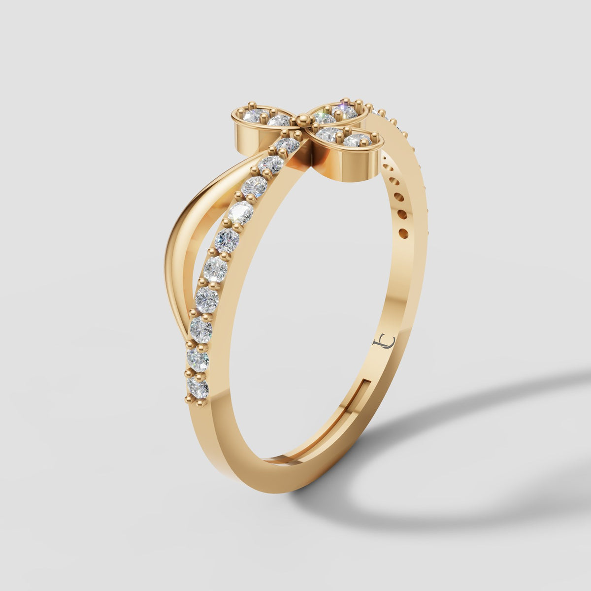 Fleur Clover Pave Ring in Yellow Gold