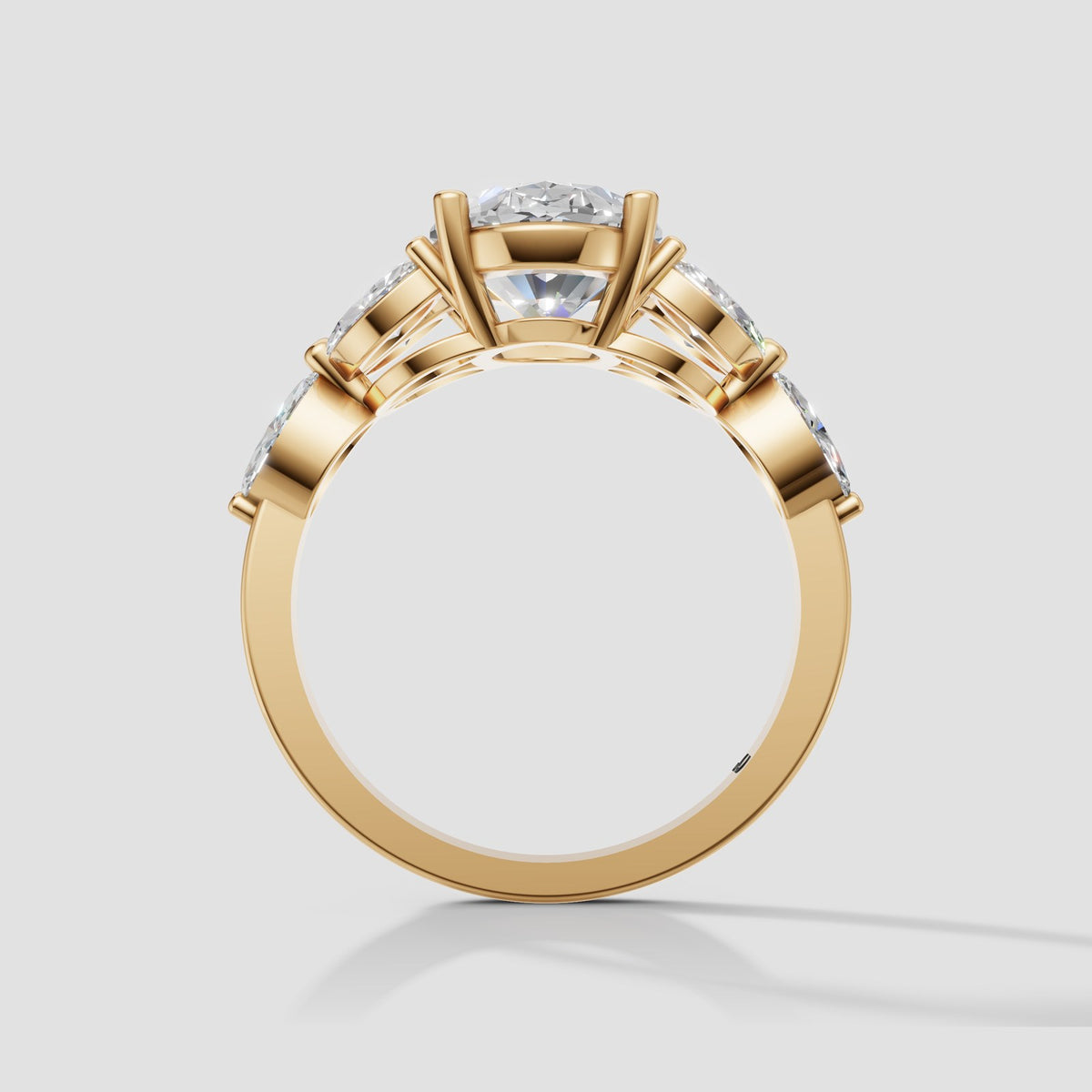 Freya Oval and Marquise Ring in Yellow Gold