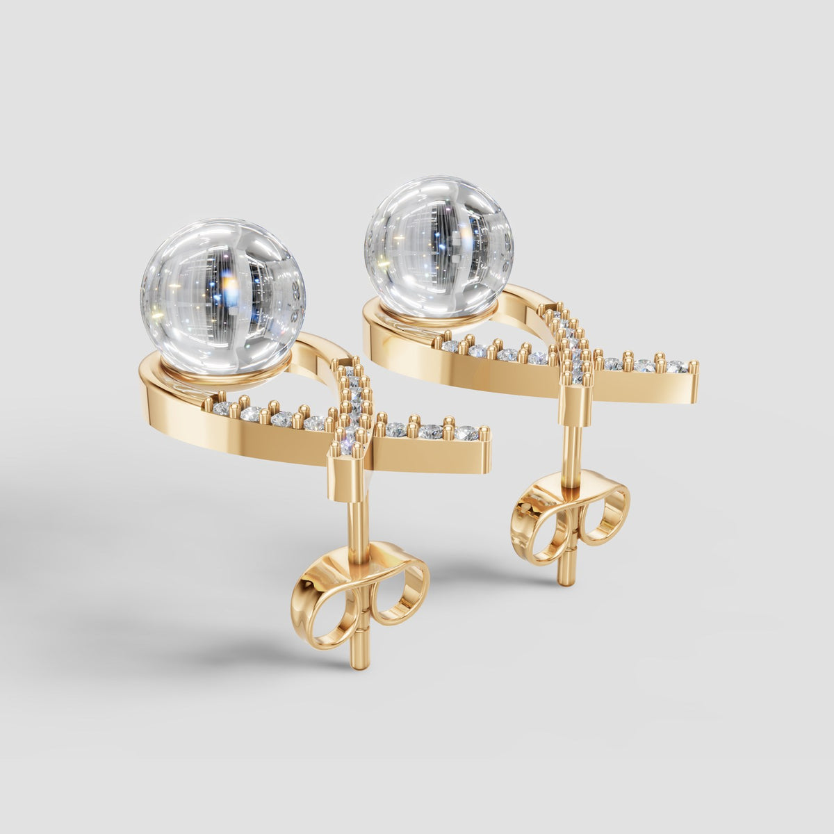 Perla Crossover Pearl Earrings in Yellow Gold