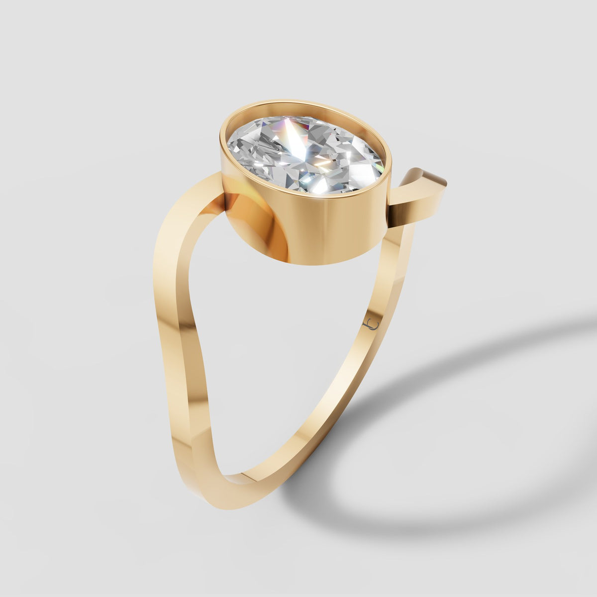 Saskia East West Oval in Yellow Gold